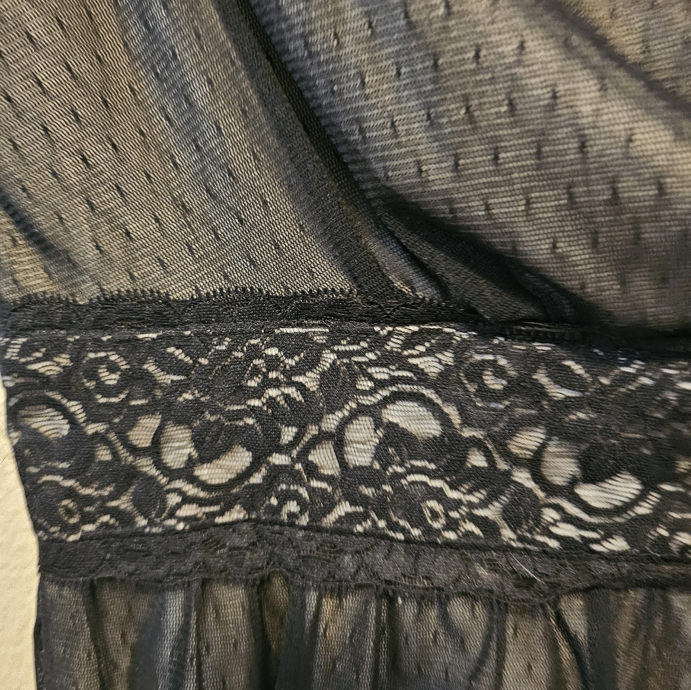 Size Large Peep Studio brand Black Lace Peplum Top - Picture 3 of 3